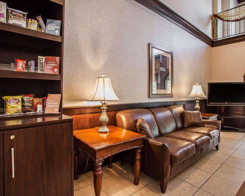 Comfort Suites East Brunswick - South River - Lobi