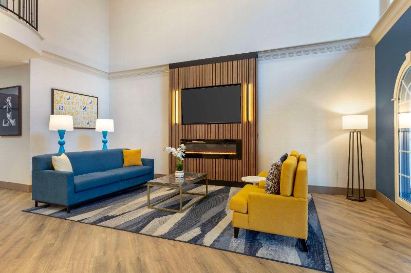 Comfort Suites East Brunswick - South River - Lobi