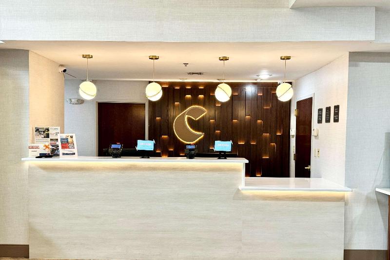 Comfort Suites East Brunswick - South River - Lobi