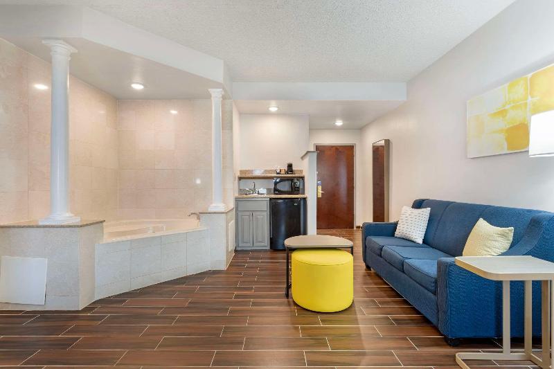 Comfort Suites East Brunswick - South River - Oda