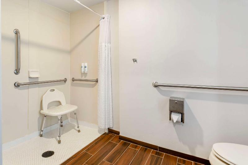 Comfort Suites East Brunswick - South River - Oda