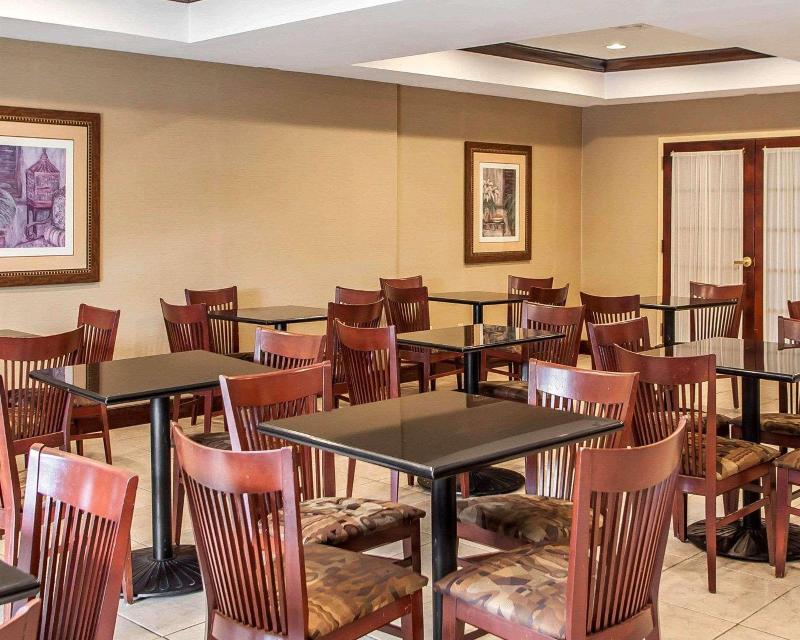Comfort Suites East Brunswick - South River - Restoran