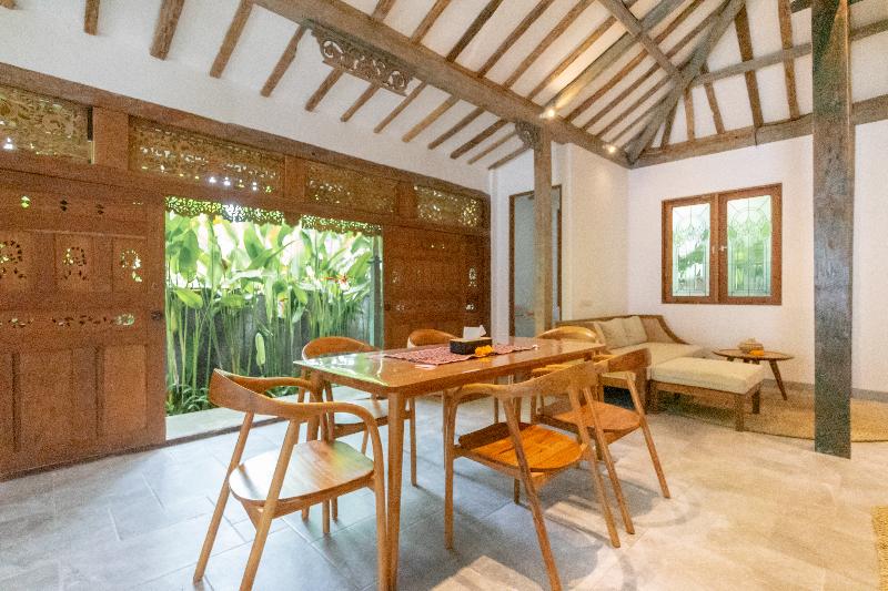Singgah Di Ubud 1 By Zuzu - Oda