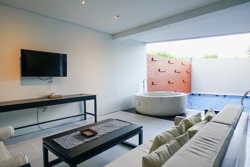 The Chloe Villa - Oda