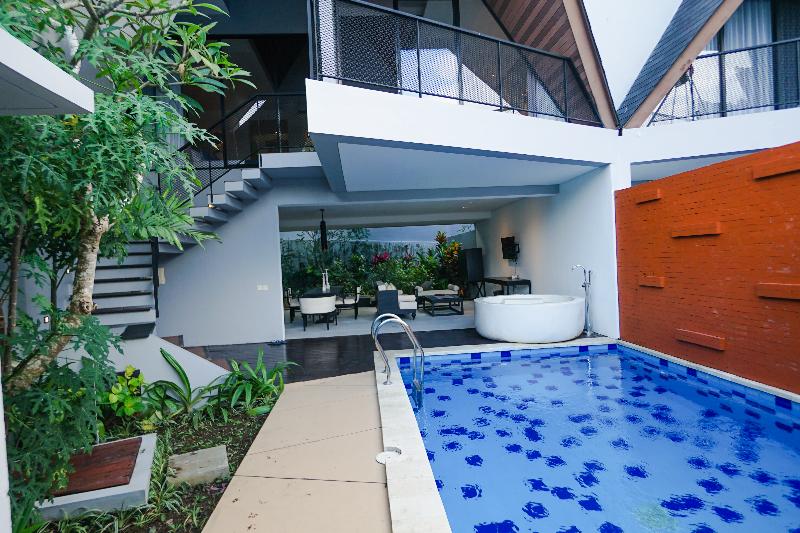 The Chloe Villa - Havuz