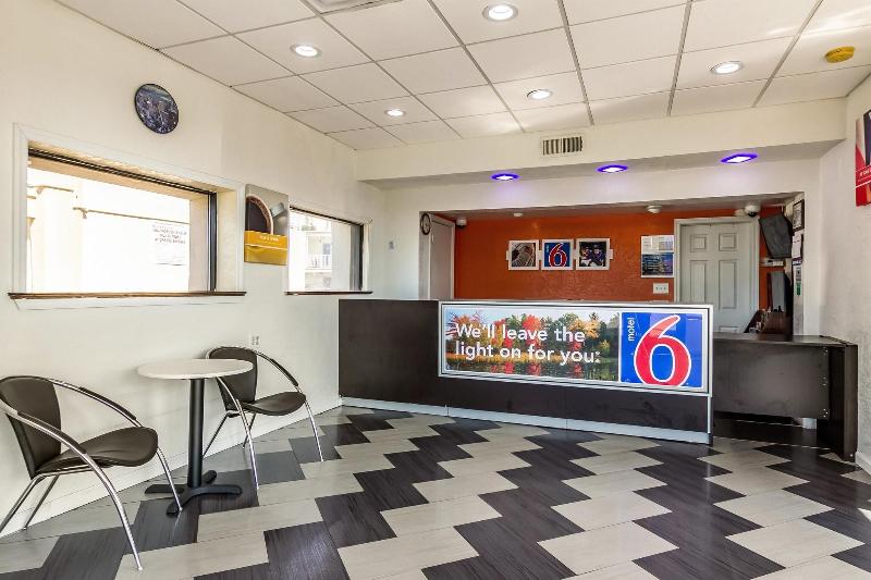 Motel 6 Elizabeth, Nj-Newark Liberty Intl Airport - Lobi