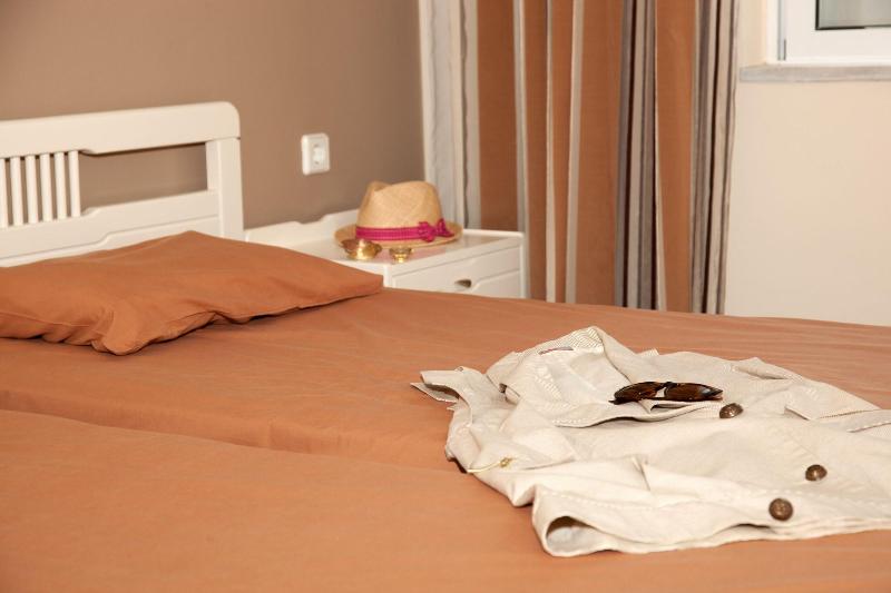 Golden Bay Suites - Genel