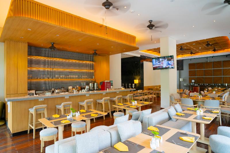Delonix Hotel Karawang - Bar