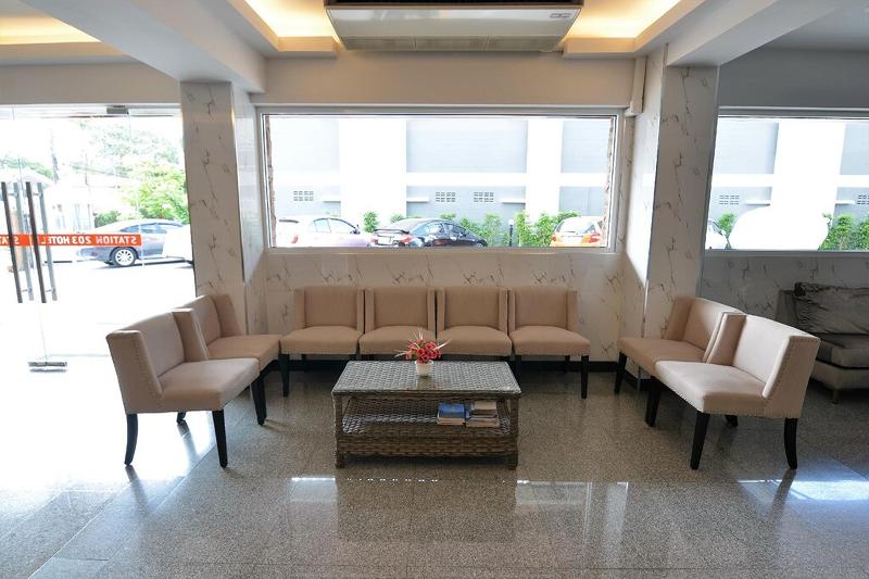Station 203 Hotel - Lobi