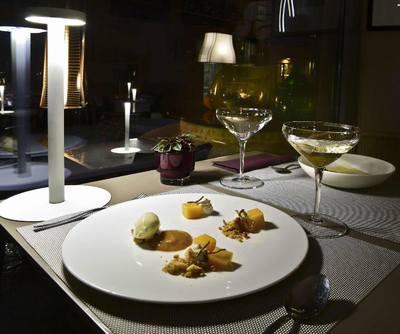 Uve Rooms Wine Bar - Restoran