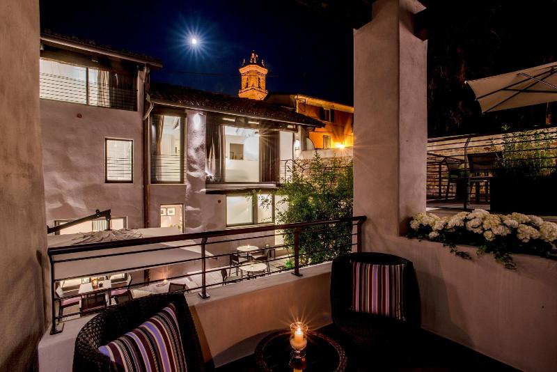 Uve Rooms Wine Bar - Teras