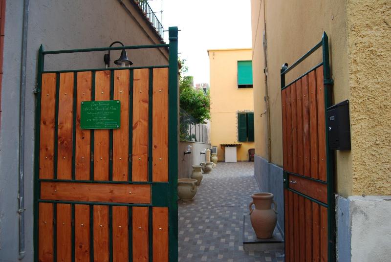 Guest House A Stone's Throw From The Port - Genel