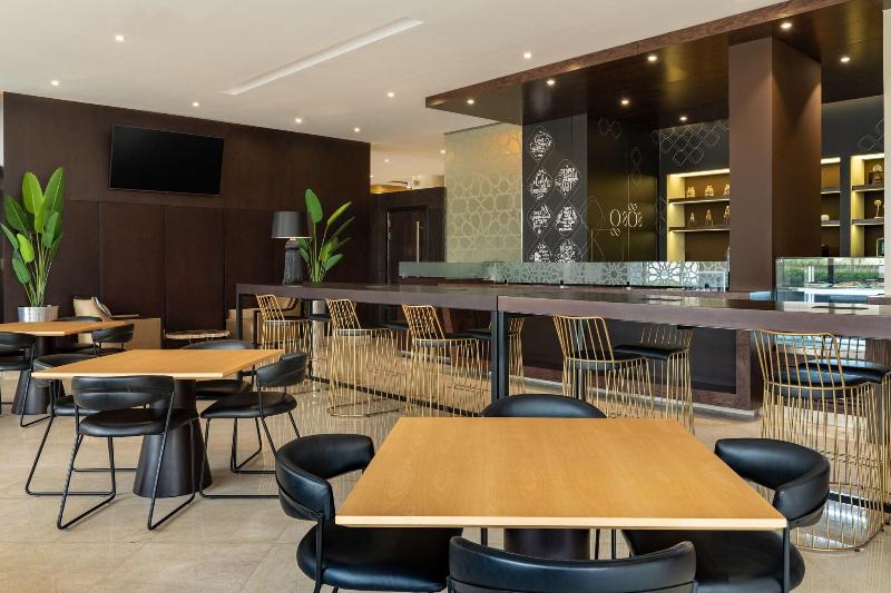 Four Points By Sheraton Production City, Dubai - Lobi