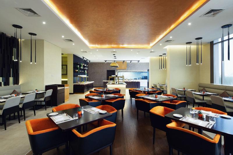 Four Points By Sheraton Production City, Dubai - Restoran