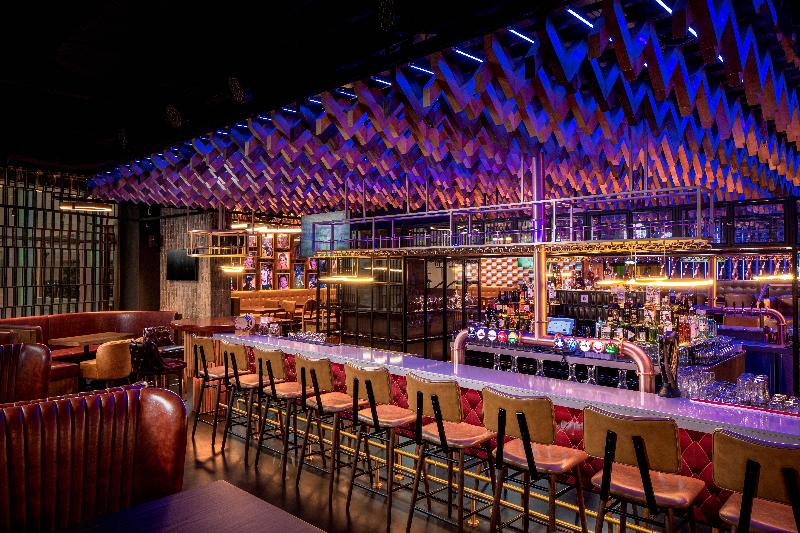 Holiday Inn Hotel & Suites Dubai Science Park - Bar