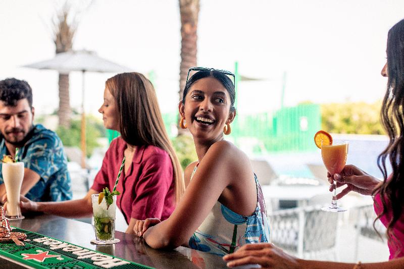 Holiday Inn Hotel & Suites Dubai Science Park - Bar