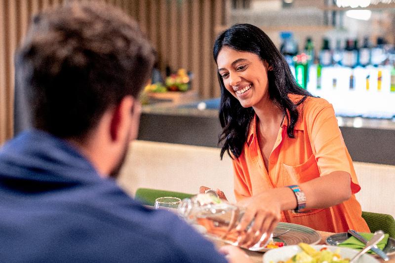 Holiday Inn Hotel & Suites Dubai Science Park - Restoran