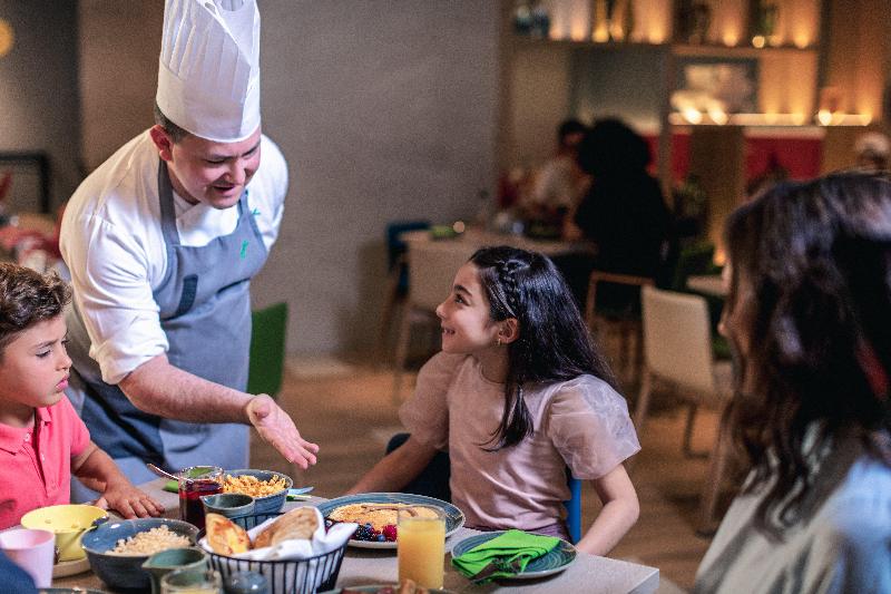 Holiday Inn Hotel & Suites Dubai Science Park - Restoran