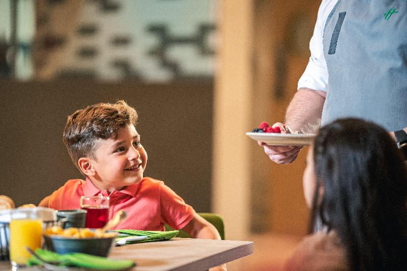 Holiday Inn Hotel & Suites Dubai Science Park - Restoran