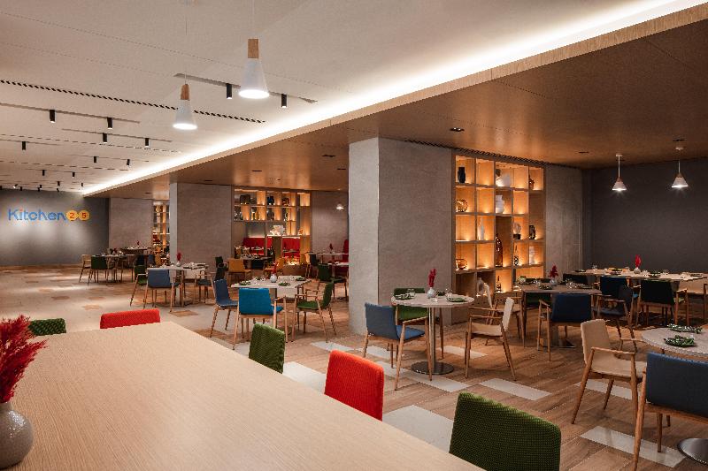 Holiday Inn Hotel & Suites Dubai Science Park - Restoran