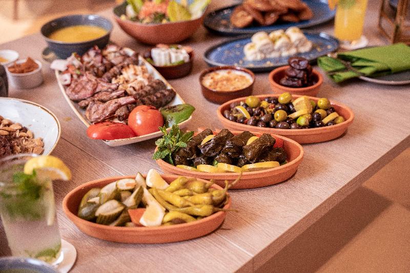 Holiday Inn Hotel & Suites Dubai Science Park - Restoran