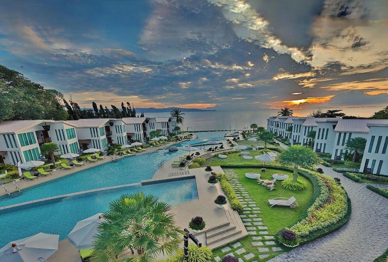 Vannee Golden Sands Beachfront Resort - Genel