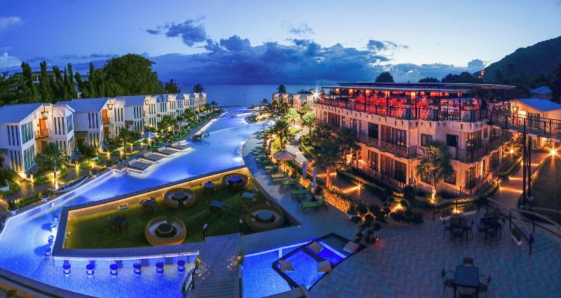 Vannee Golden Sands Beachfront Resort - Genel