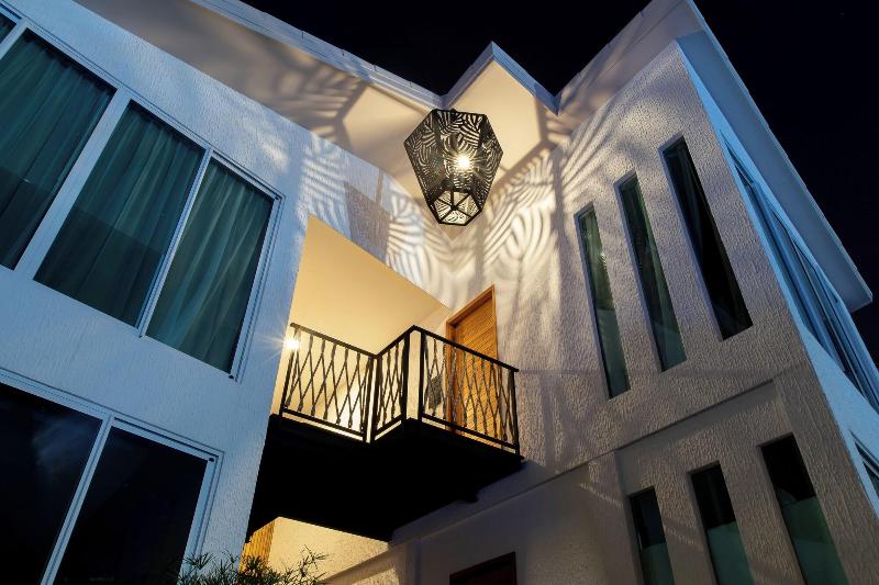 Vannee Golden Sands Beachfront Resort - Genel