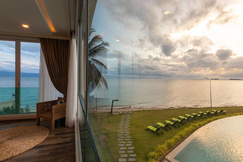 Vannee Golden Sands Beachfront Resort - Oda