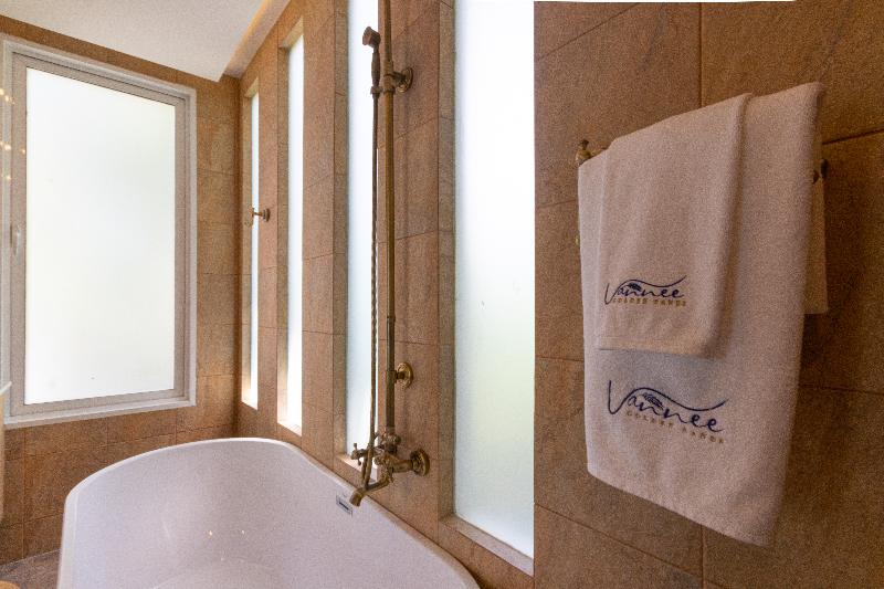 Vannee Golden Sands Beachfront Resort - Oda