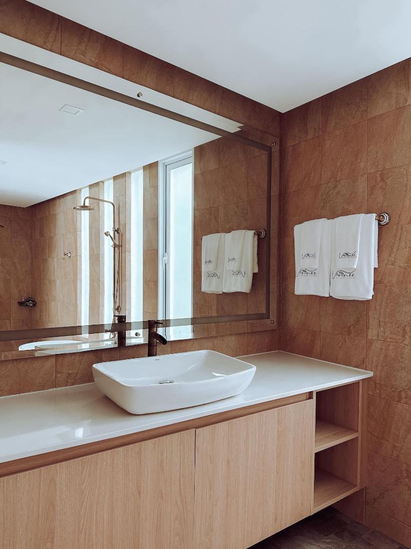 Vannee Golden Sands Beachfront Resort - Oda