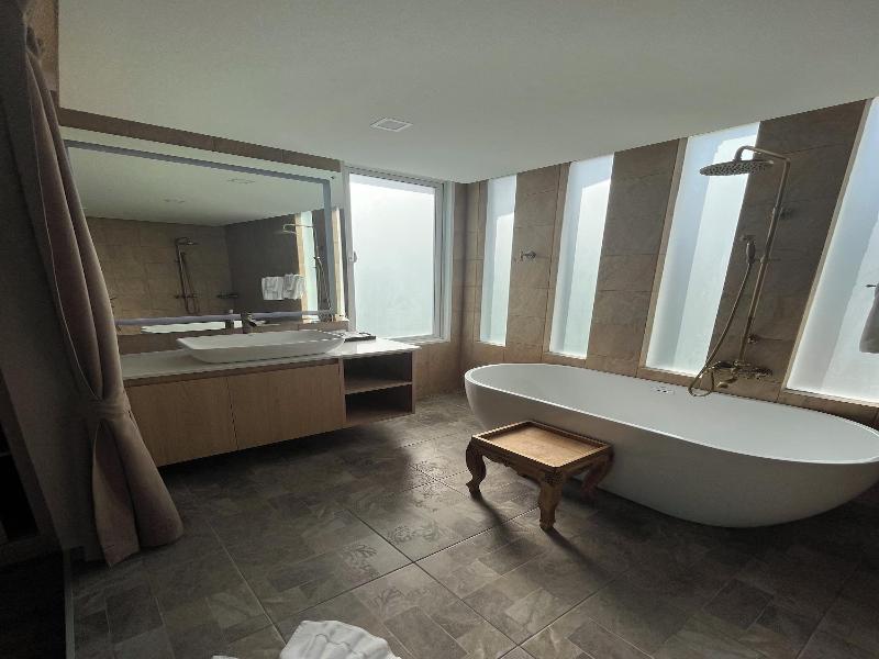 Vannee Golden Sands Beachfront Resort - Oda