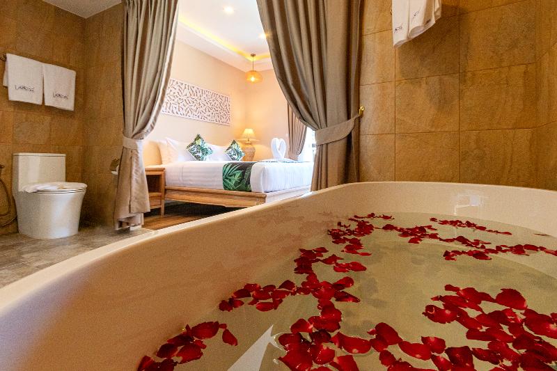 Vannee Golden Sands Beachfront Resort - Oda