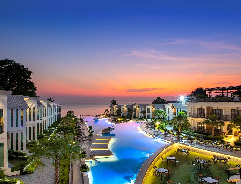 Vannee Golden Sands Beachfront Resort - Havuz