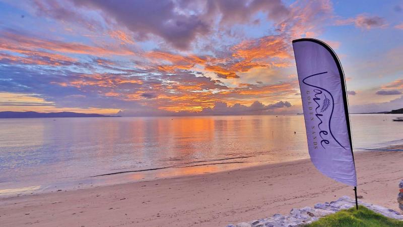 Vannee Golden Sands Beachfront Resort - Plaj