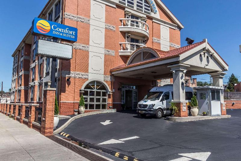 Comfort Inn & Suites Airport La Guardia Airport - Genel