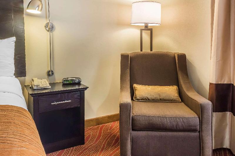 Comfort Inn & Suites Airport La Guardia Airport - Oda