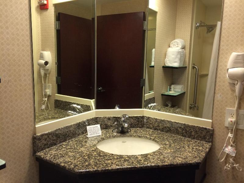 Comfort Inn & Suites Airport La Guardia Airport - Oda