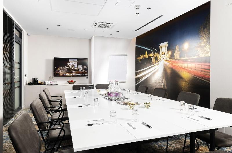The Three Corners Downtown Edition Hotel - Toplantı