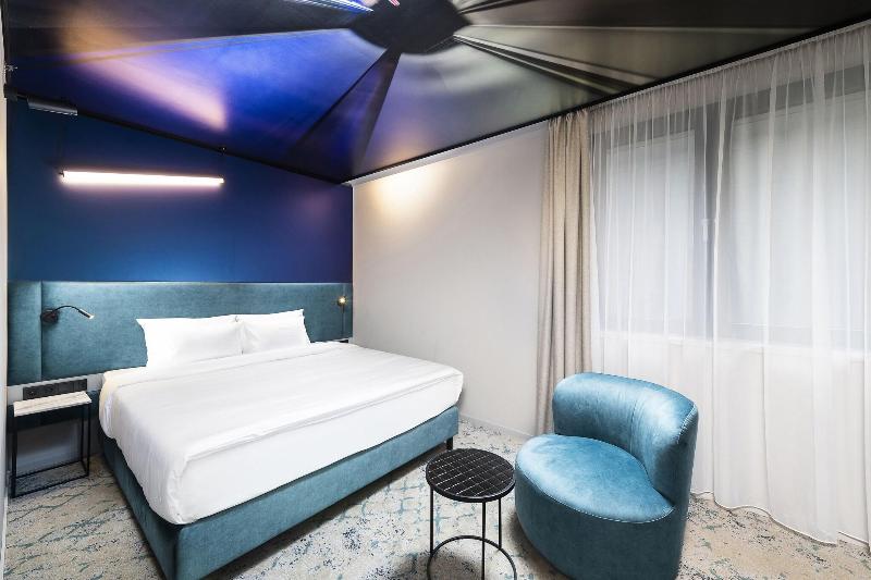 The Three Corners Downtown Edition Hotel - Oda