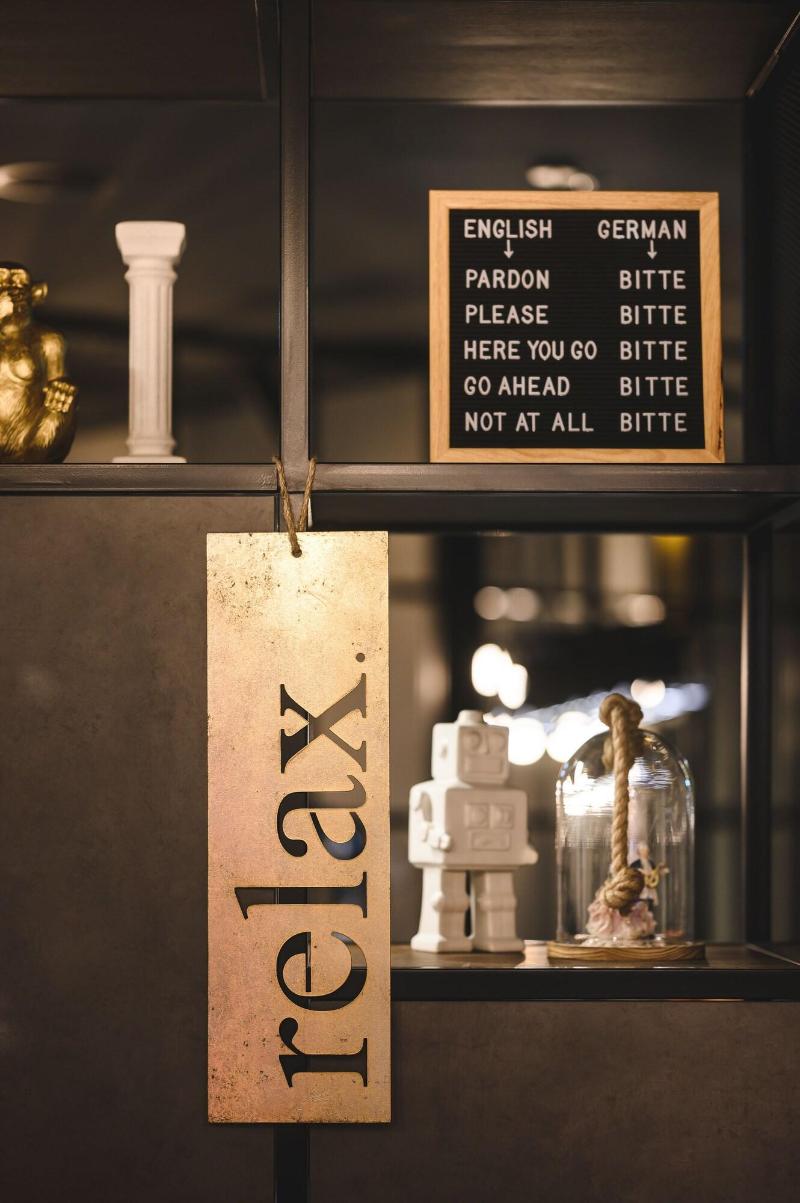 Moxy Dresden Neustadt - Lobi