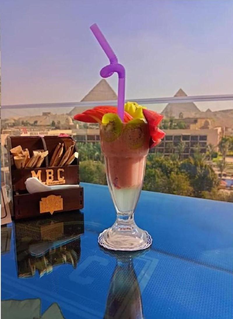 Regency Pyramids - Lobi