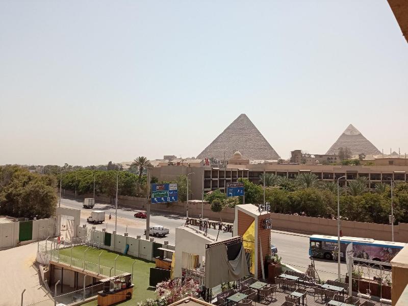 Regency Pyramids - Genel