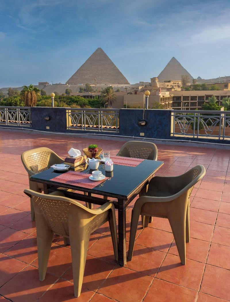 Regency Pyramids - Genel