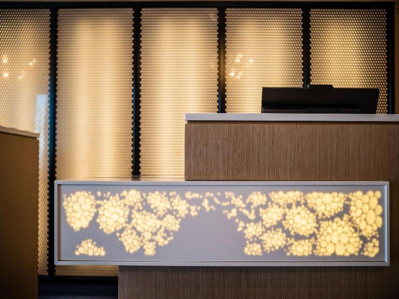 Courtyard By Marriott Baku - Lobi