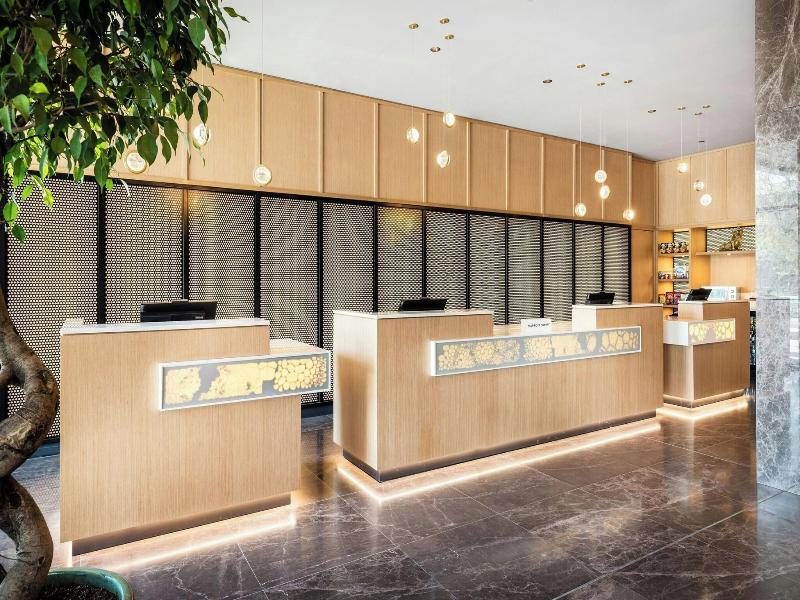 Courtyard By Marriott Baku - Lobi