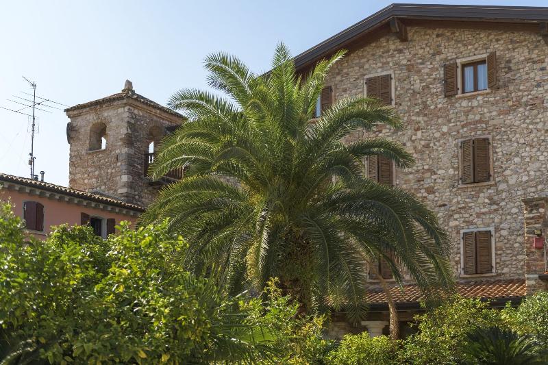 Regina Del Garda Suite - Restoran
