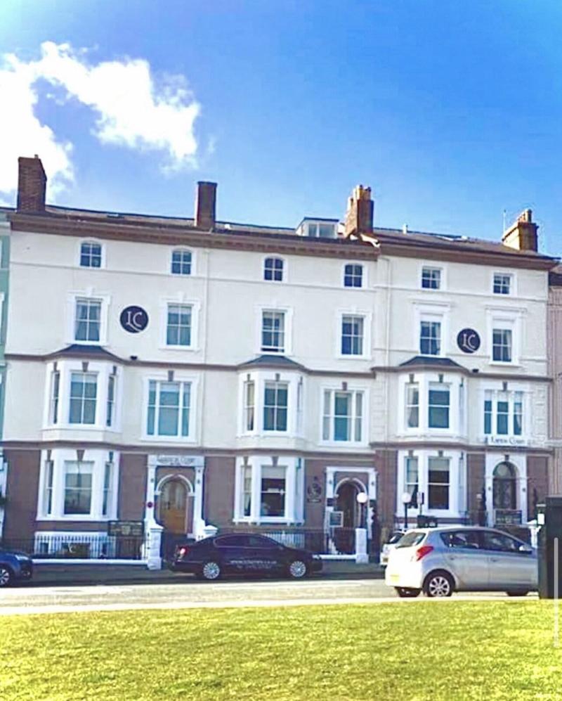 Lawton Lauriston Court - Genel