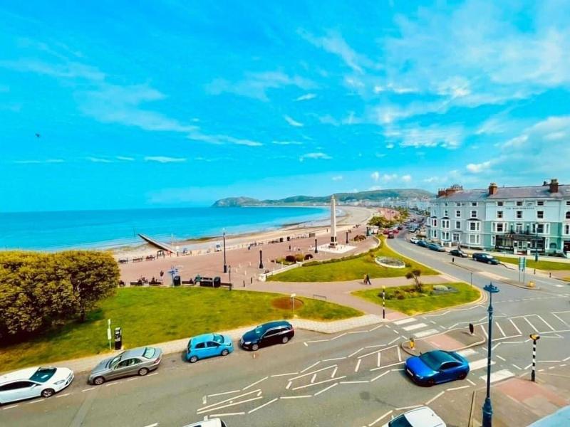 Lawton Lauriston Court - Oda
