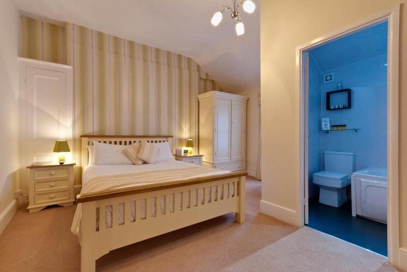 Lawton Lauriston Court - Oda